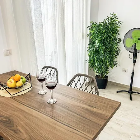 Locanda In 817 Golem (Tirana)