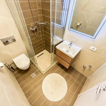 In 817 * Golem (Tirana)