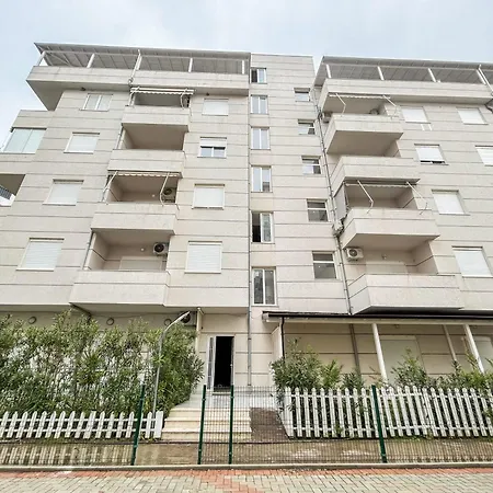 In 817 Πανδοχείο Golem (Tirana)